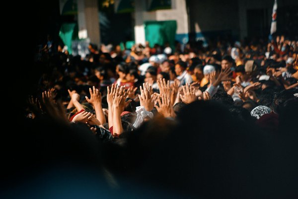 L'Évolution Littéraire à l'Ère Numérique : Comment la Technologie Redéfinit la Littérature Contemporaine