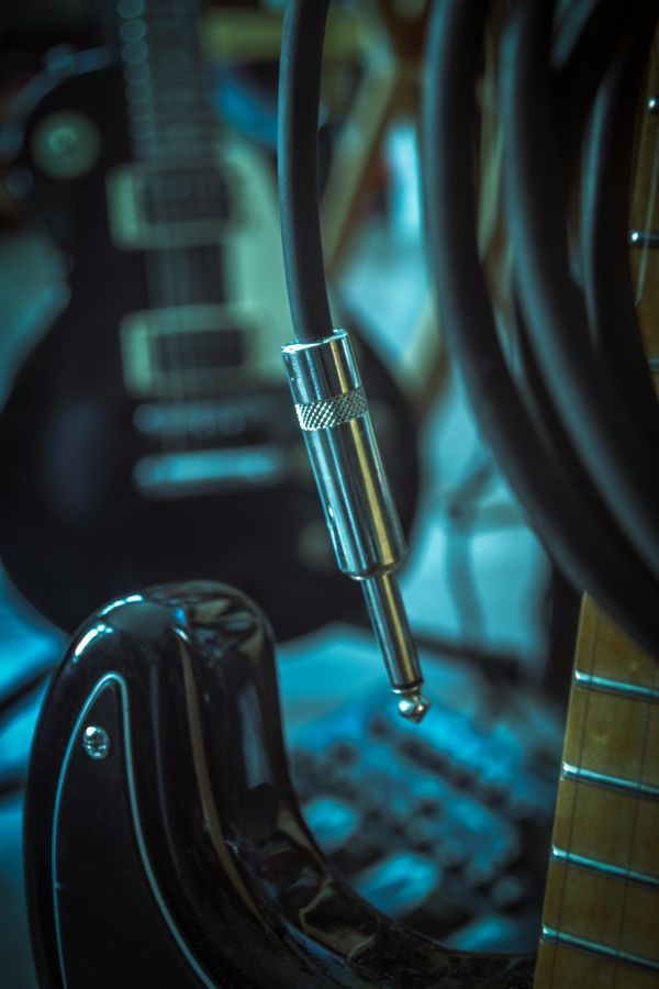 Comment choisir un câble de guitare fiable et performant ?