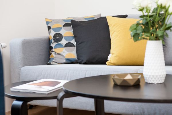 Tables basses en travertin : le style au quotidien